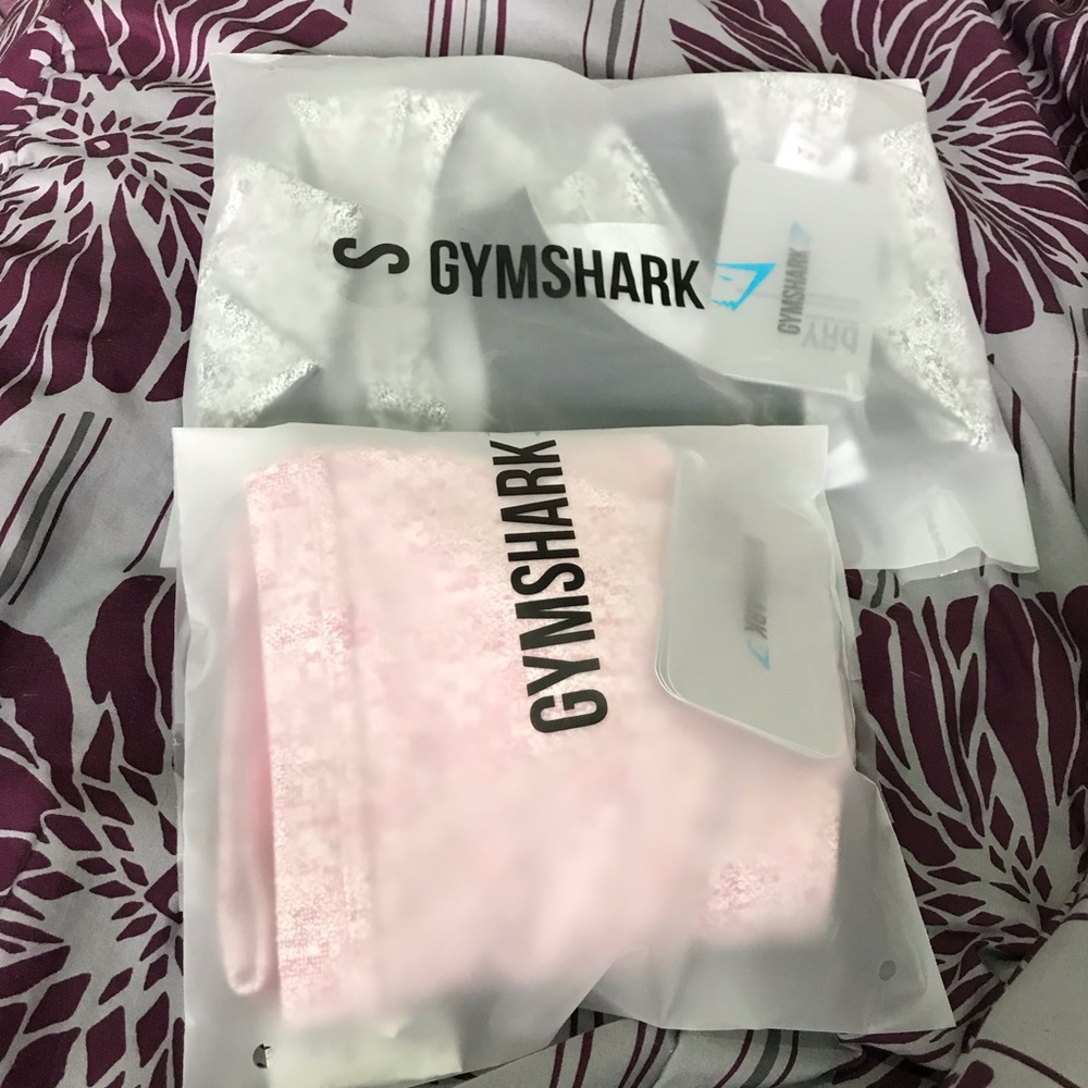 Bundle of two Gymshark Fleur Texture Sports Bras
